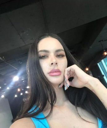 Живу в Москве и готова стать твоей компаньонкой на вечер или ночь. 🔥
Мои услуги охватывают широкий спектр: от расслабляющего массажа и эротических игр до горячего секса или просто приятного общения. Возможностей со мной - множество, и я готова исполнить самые сокровенные желания. 💦
Мои клиенты отмечают мою красоту, страсть и профессионализм. Я умею слушать и понимать, всегда готова прислушаться к твоим желаниям и фантазиям. Узнавать новое и экспериментировать - моя страсть. 💋
В моих фото ты найдешь подтверждение моей естественной красоты и сексуальности. Я ухоженная и страстная, готовая разделить с тобой ночь наслаждения. 🌙💫
Встречи со мной - это высшая степень релакса и удовольствия. Доверься моим ловким рукам и страстным губам, и ты обретешь искру страсти и сладкие мгновения счастья.+ Тереза